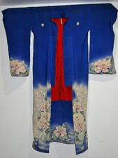 Vintage Silk Japanese Wedding Kimono Featuring Peacocks, Peonies,  Gold Thread