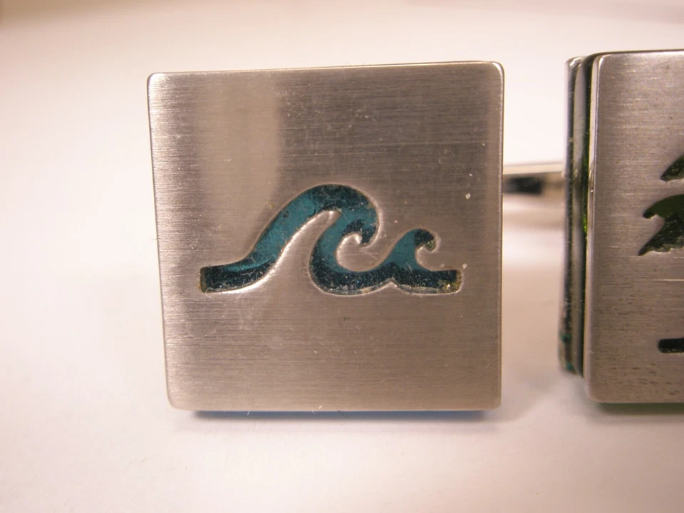 Gemelos modernos de palmeras verdes y olas azules surf vacaciones mar playa isla Foto 3 de 4