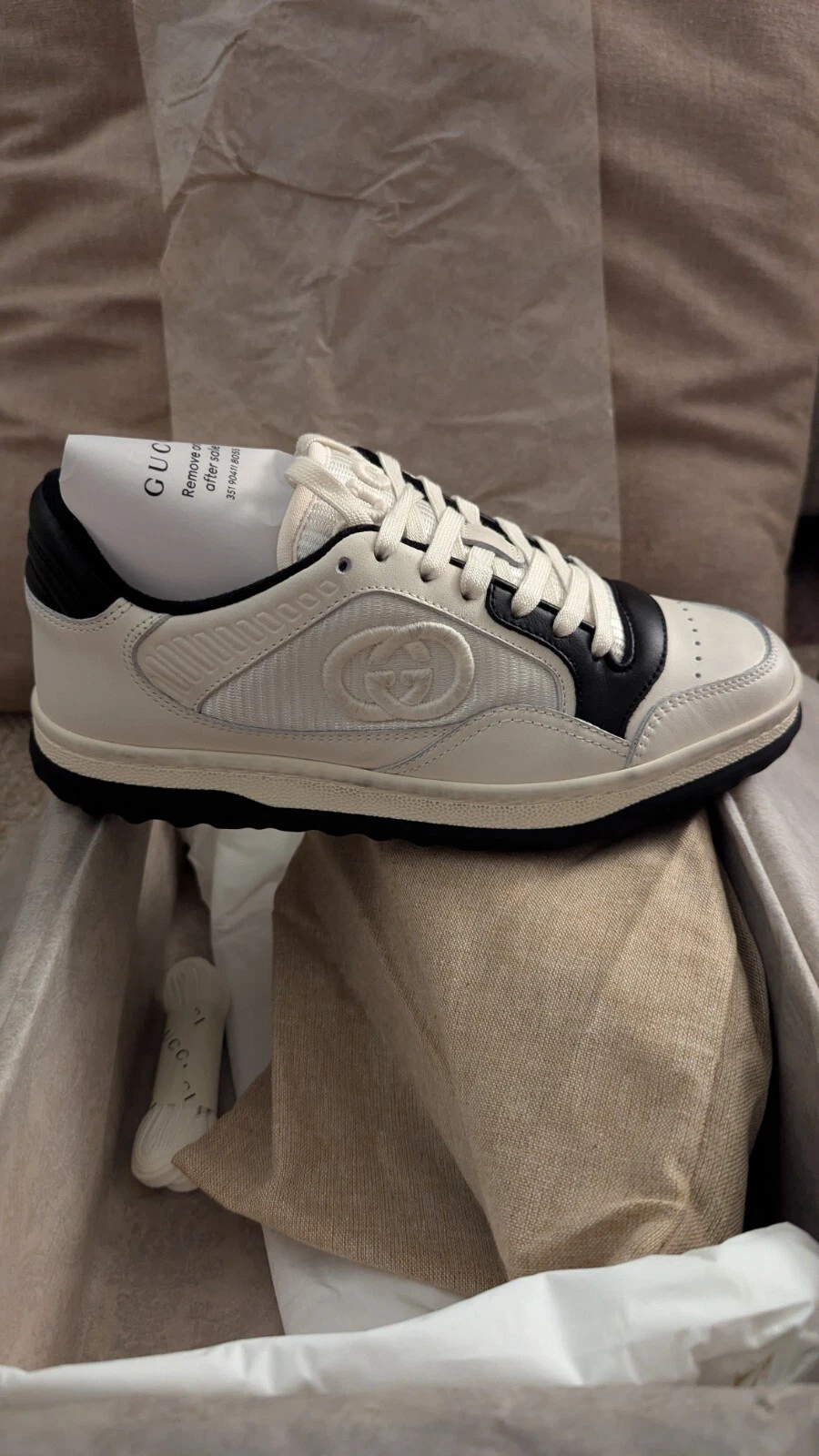 Baskets Gucci en cuir blanc cassé et noir 
