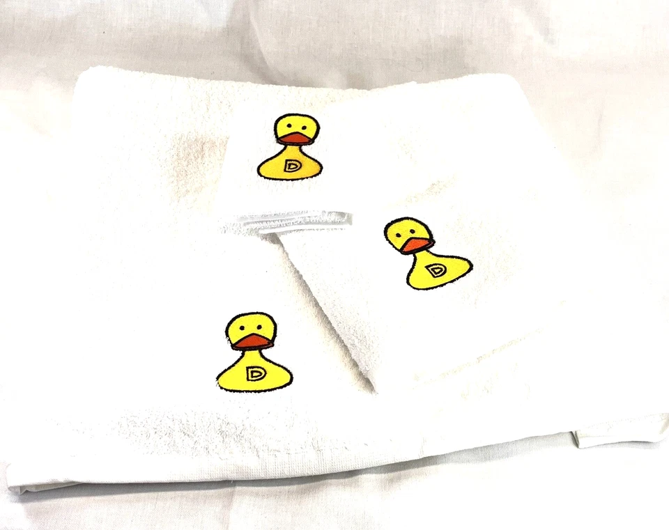  Granero de cerámica de pato de goma Koo-Koo bordado para niños 3 piezas. Juego de toallas de baño para niños Foto 2 de 4