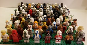 Lot of 4 RANDOM Lego Star Wars Minifigures Lot Clone Storm Troopers Commander