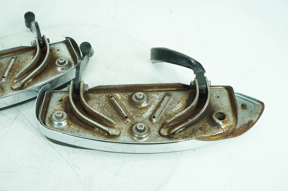 05 Harley Touring Road Glide izquierda derecha conductor suelo reposapiés Kuryakyn Zombie Foto 3 de 4