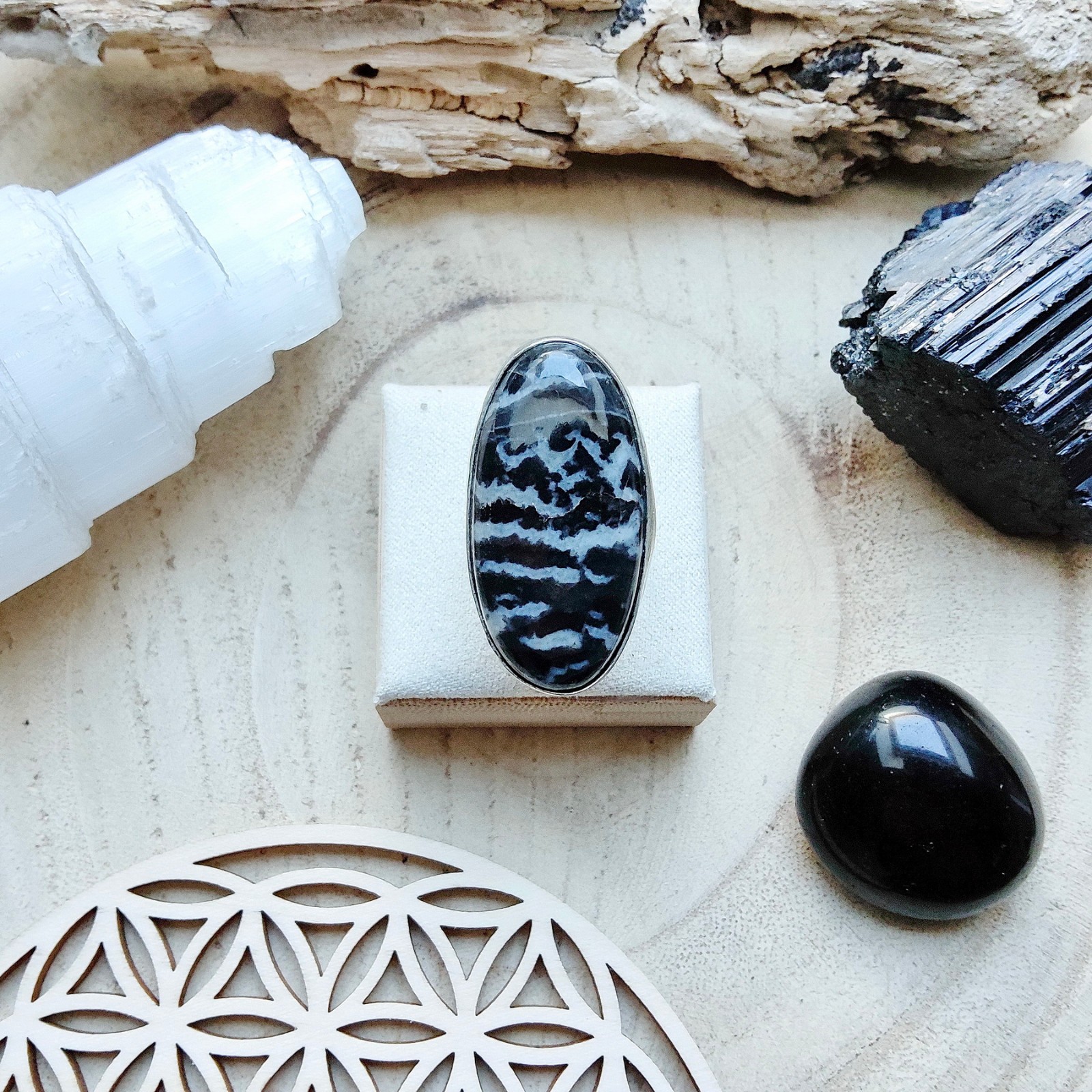 Bague en argent et jaspe zèbre, un bijou unique pour exprimer votre âme