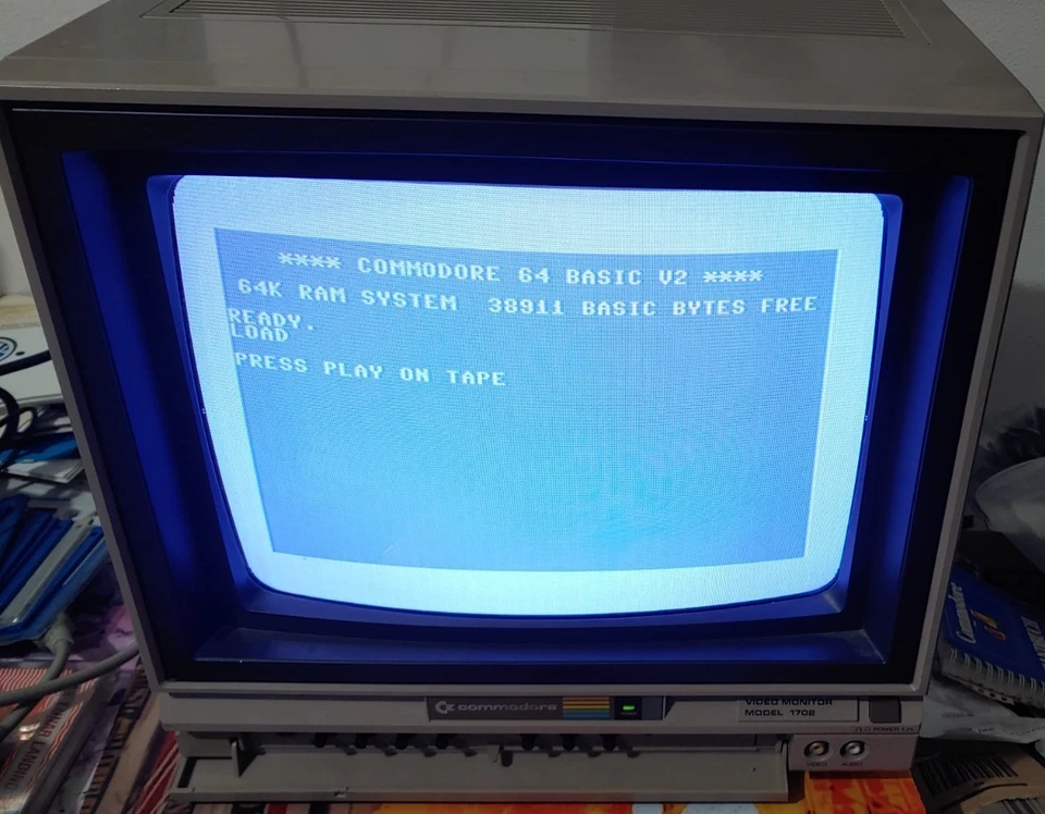 Commodore Farbmonitor 1702 (64/128/ATARI XL) + Netz/Videokabel works 8-bit
