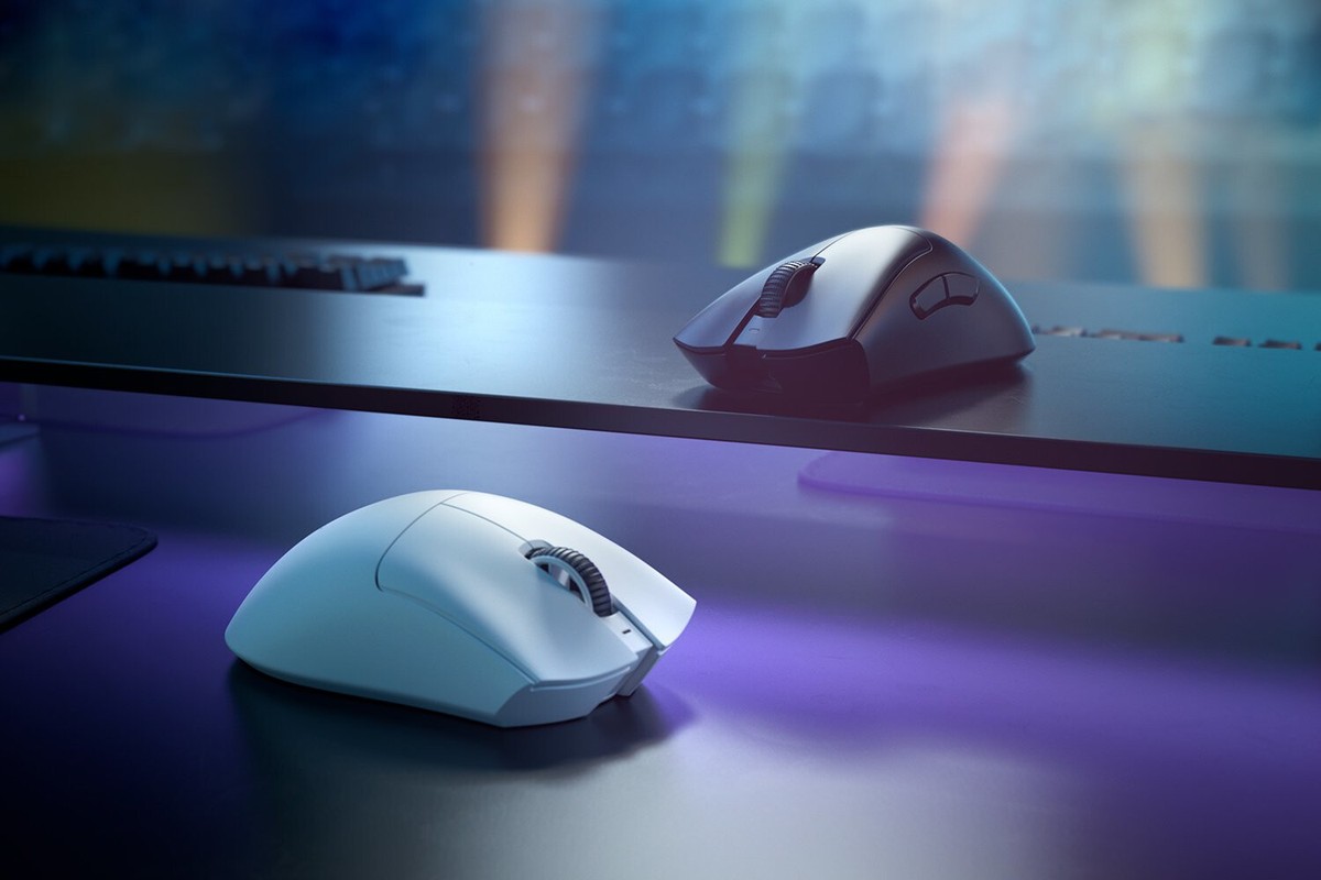 Razer DeathAdder V3 Pro Gaming Mouse Wireless RF + USB-C 30.000 