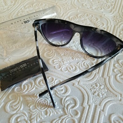 Quay NWOT Flight Risk Shield Black White Tortoise Fade  display picture 2