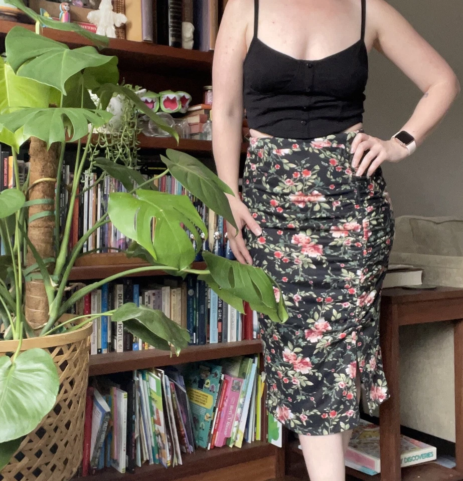 Pleione black floral skirt ruched gathered side - Image 3 of 4