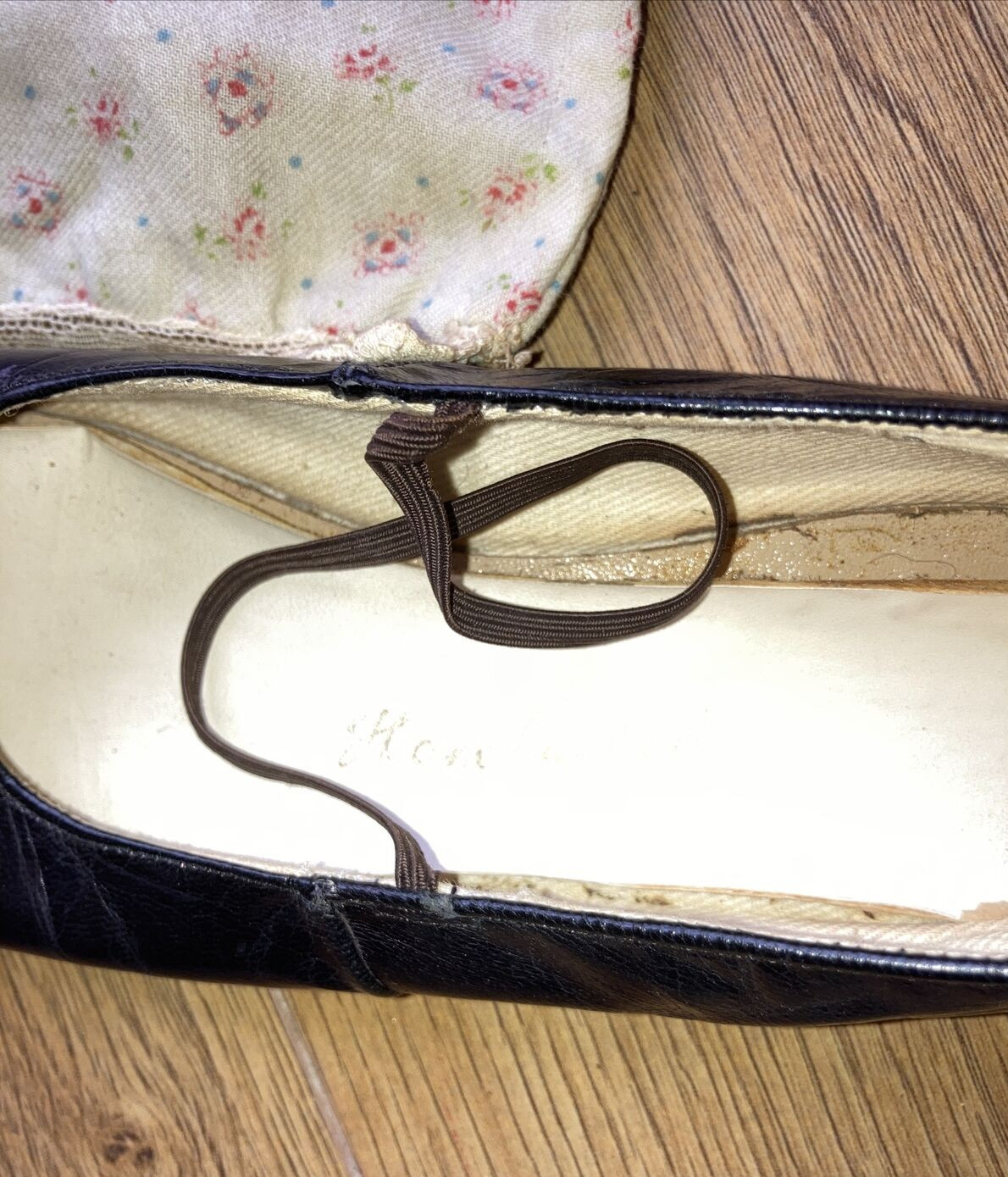 Vintage 1950s (?) All Leather Handlasted Dance/Character Shoes & Hand Made Bags 17