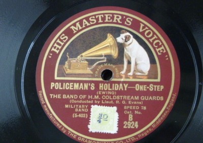 78rpm R G EVANS - COLDSTREAM GUARDS policemans holiday / wee macgregor patrol