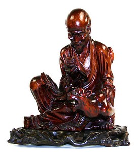 CHINESE DIVINITY. OLD MAN READING. CARVED WOOD. CHINA. FIRST HALF OF THE XXTH.