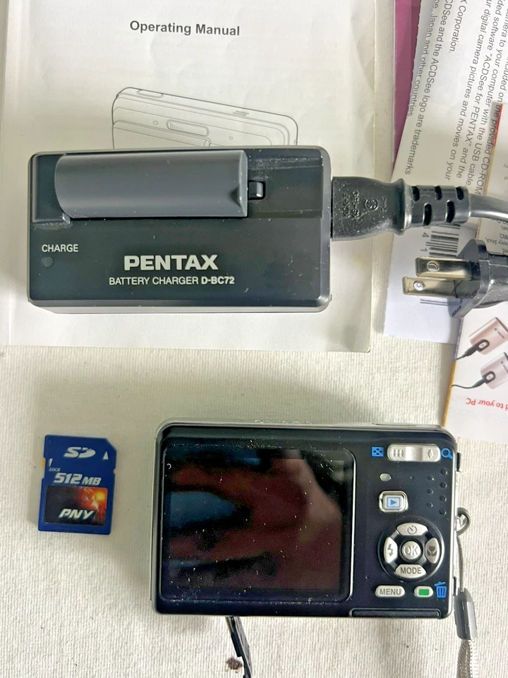 ¡LIMPIO! Paquete de cámara digital Pentax Optio Z10 8 MP 7x con cargador de batería y accesorios Foto 3 de 4