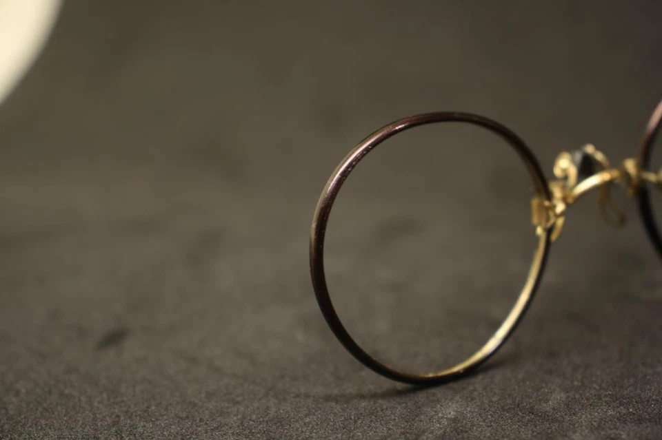 Anteojos antiguos dorados negros puente duro Pince Nez gafas vintage Foto 3 de 4