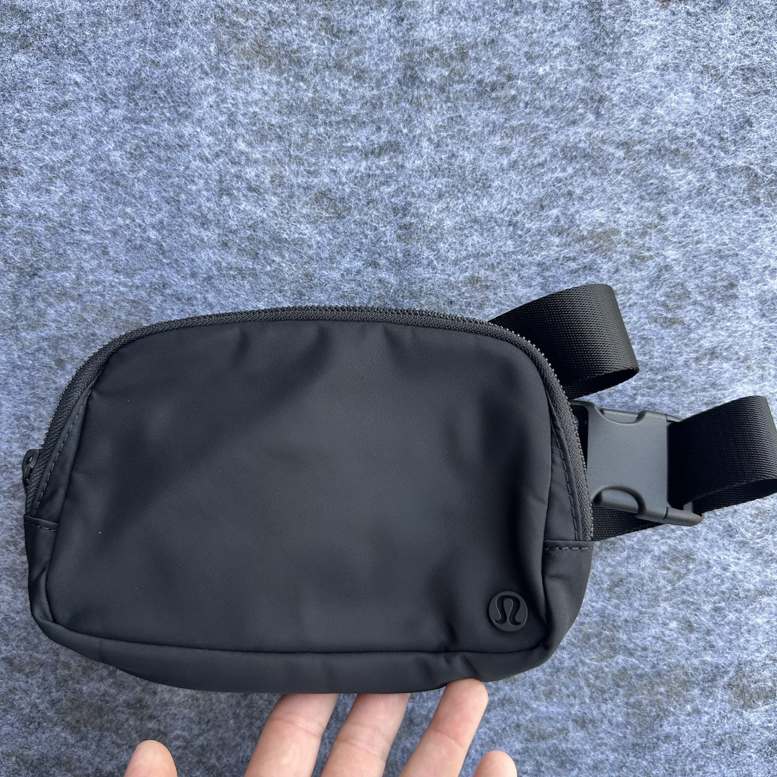 Lululemon Everywhere Womens Belt Bag in Black 142500085