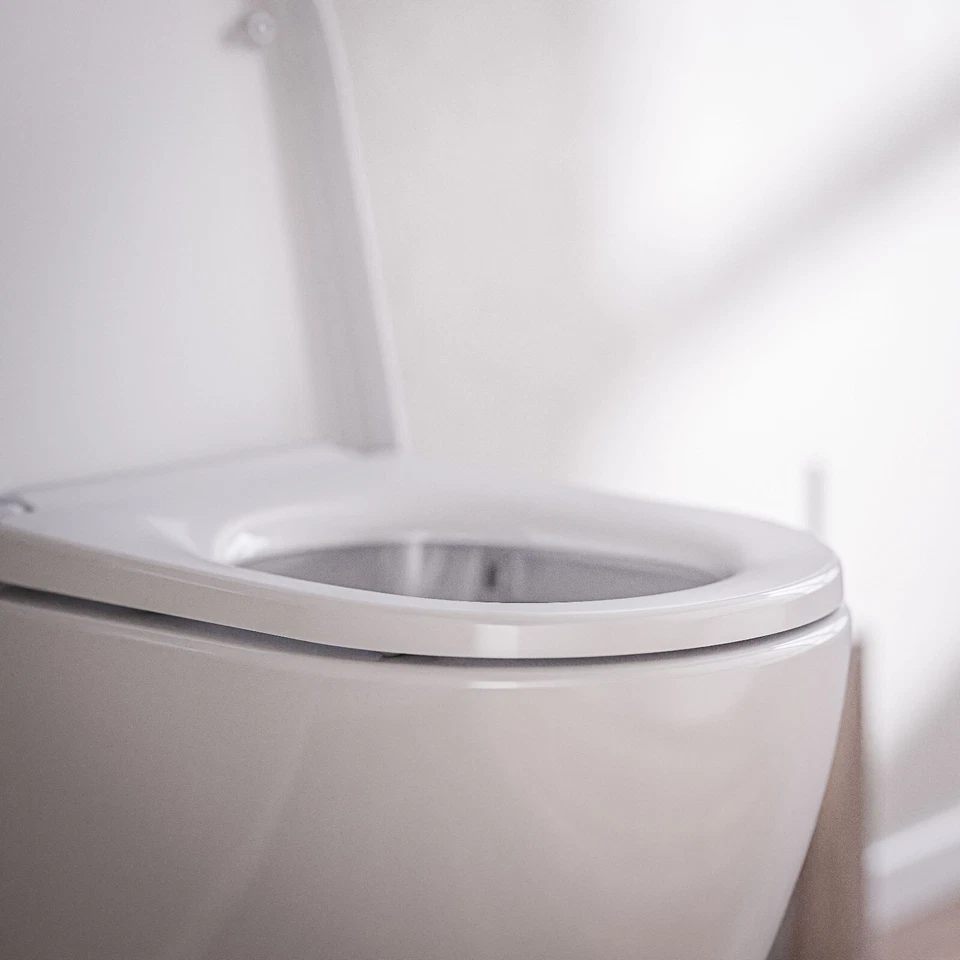 WC sospeso a parete senza bordo lavello B 8030R bianco con rivestimento nano coperchio softclose - Immagine 4 di 4