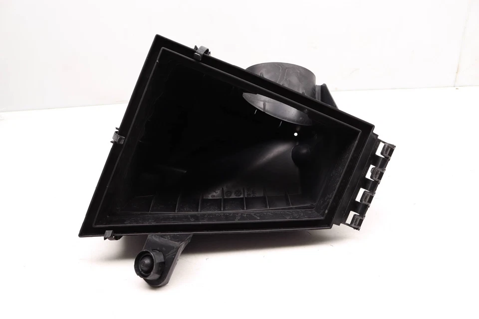 BMW 528I XDRIVE 2012-2016 2,0 L - Caja de filtro de aire del motor/carcasa (inferior) Foto 3 de 4