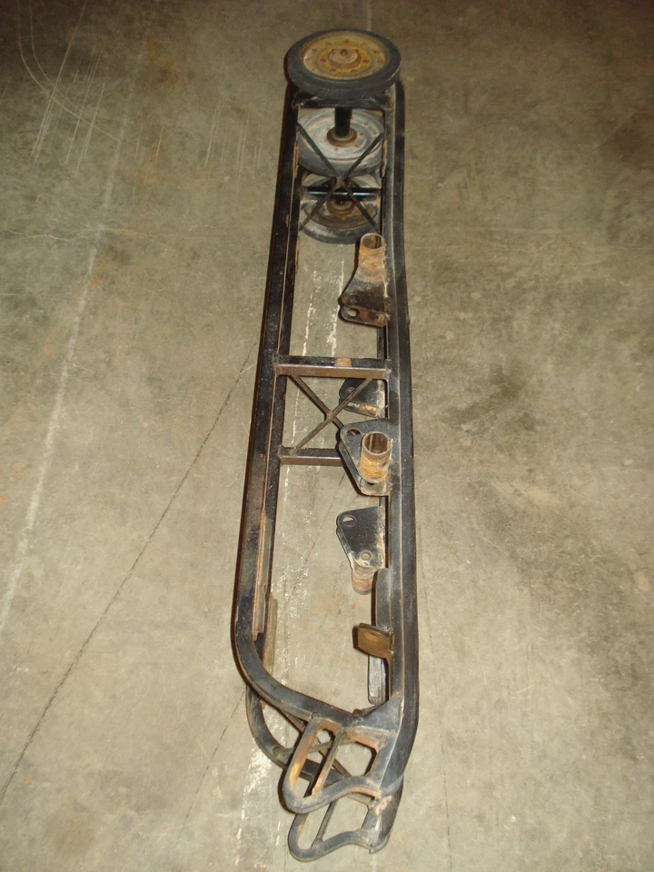 Arctic Cat Panther 399 Kohler 1970 suspensión trasera marco deslizante rieles deslizantes Foto 3 de 4