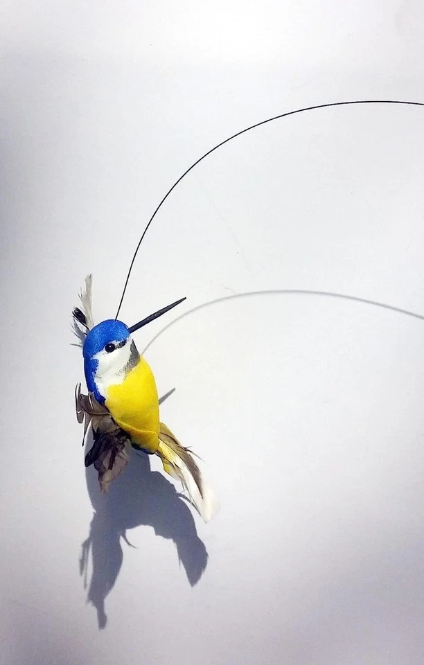 Un colibrí solar doble (solar/batería) alimentación aleteo jardín decoración exterior Foto 3 de 4