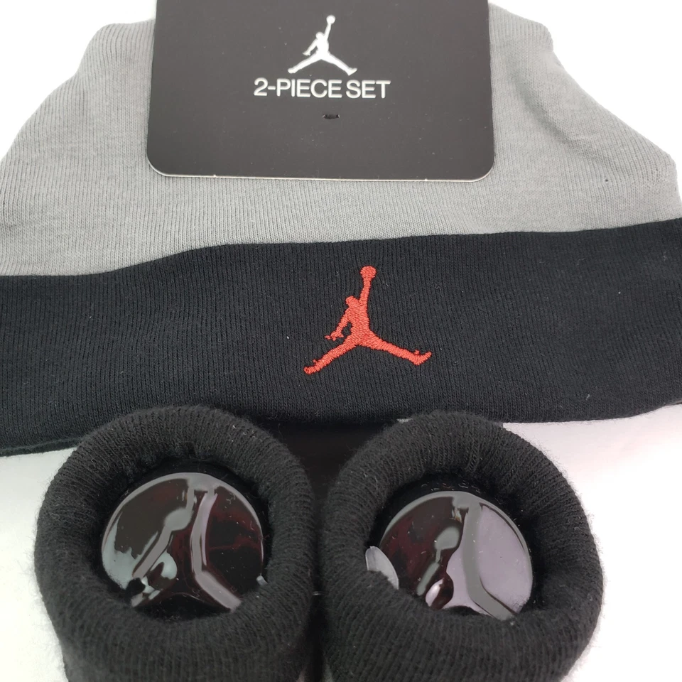Nike Air Jordan Recién Nacido Bebés Niños 0-6M Gris Sombrero Gorro Calcetines Botines Conjunto de 2 Piezas Foto 3 de 4