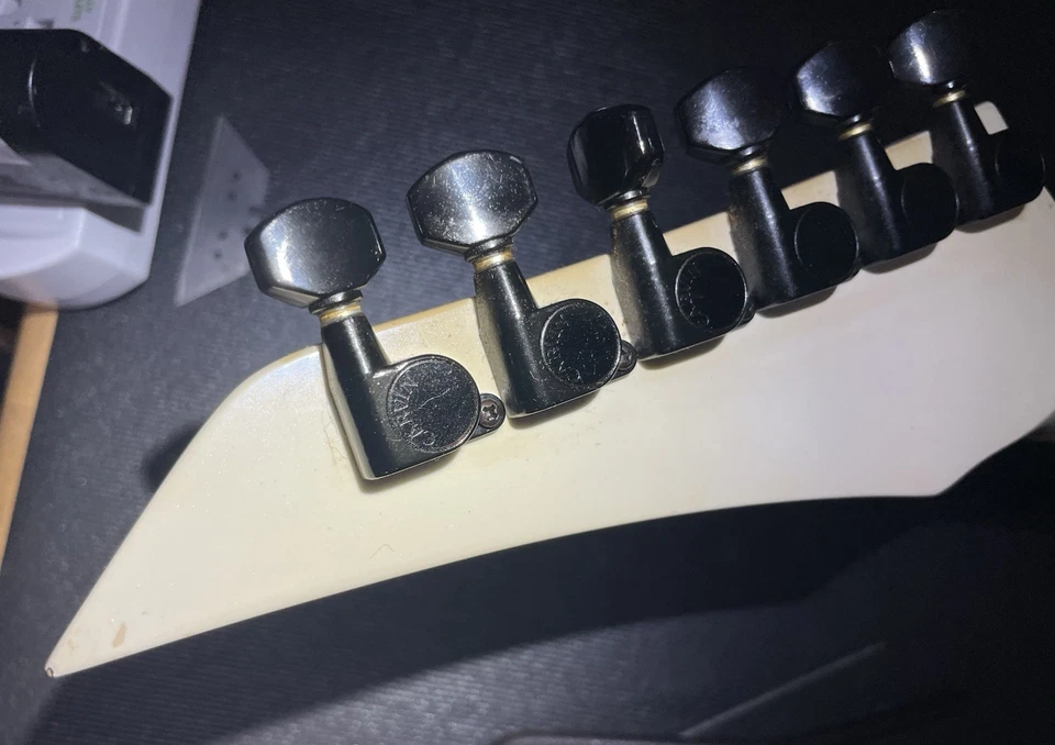 Carvin Ultra VT Early 90s Guitar White Kahler Tremolo W/OHSC Nice! Vintage 90s - Image 4 of 4