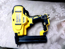 Dewalt 20V MAX XR Lithium-Ion Cordless 18-Gauge Narrow Crown Stapler (Tool Only)