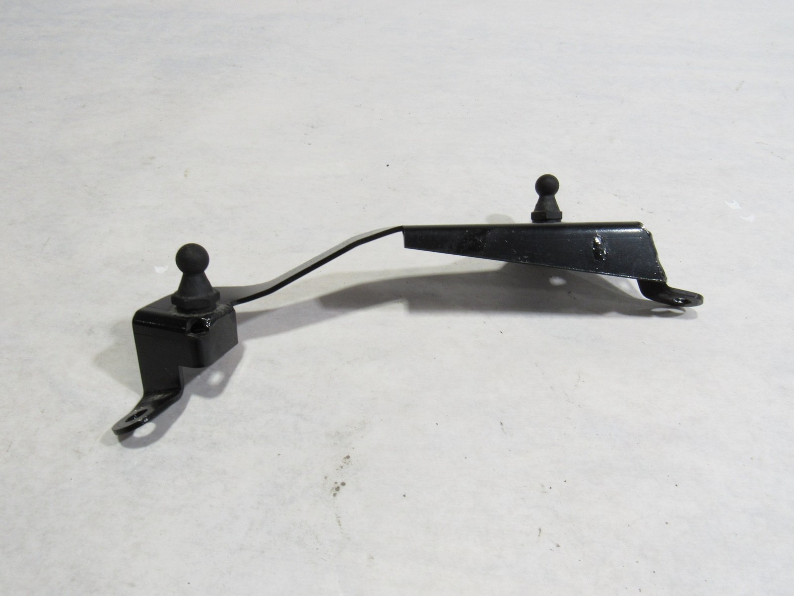 18-21 Aston Martin Vantage 2019 Engine Cover Bracket Mount Support :O
