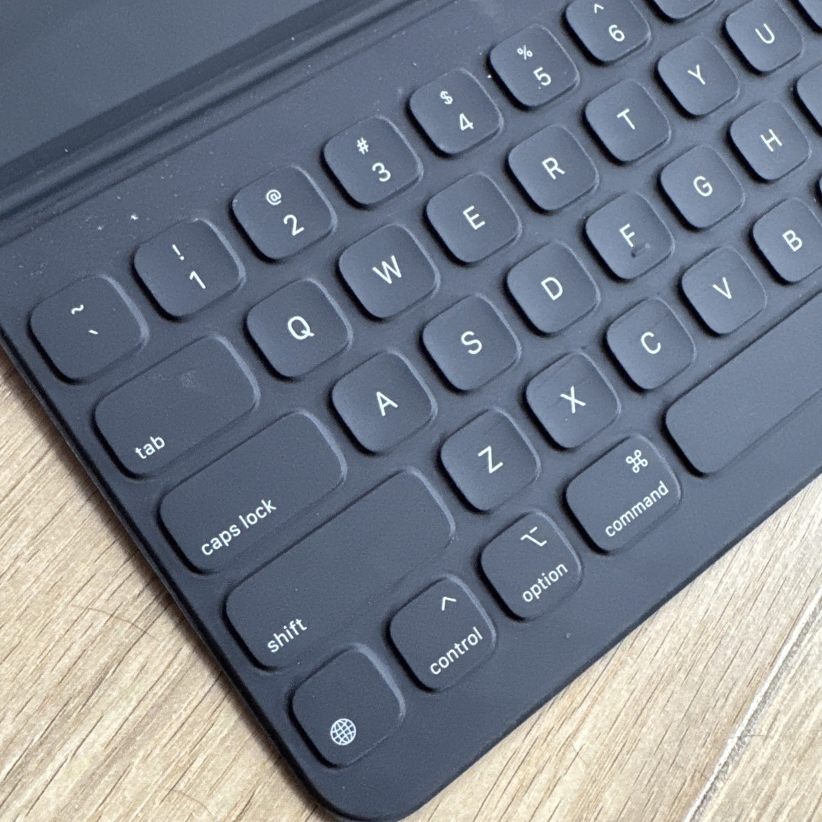 シュリンク付き未開封 Smart Keyboard Folio A2039 s-l400.jpg
