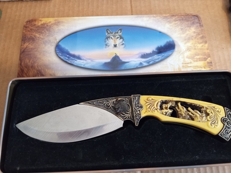 WILD LIFE COLLECTION Fixed Blade Knife  Wolf Etched Blade Faux Ivory Handle