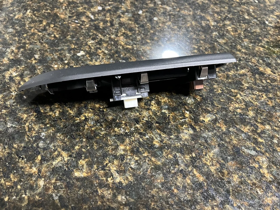 Interruptor de janela dianteiro direito Fiat 500X 2016-2018 fabricante de equipamento original 07356331460 - Imagem 2 de 4