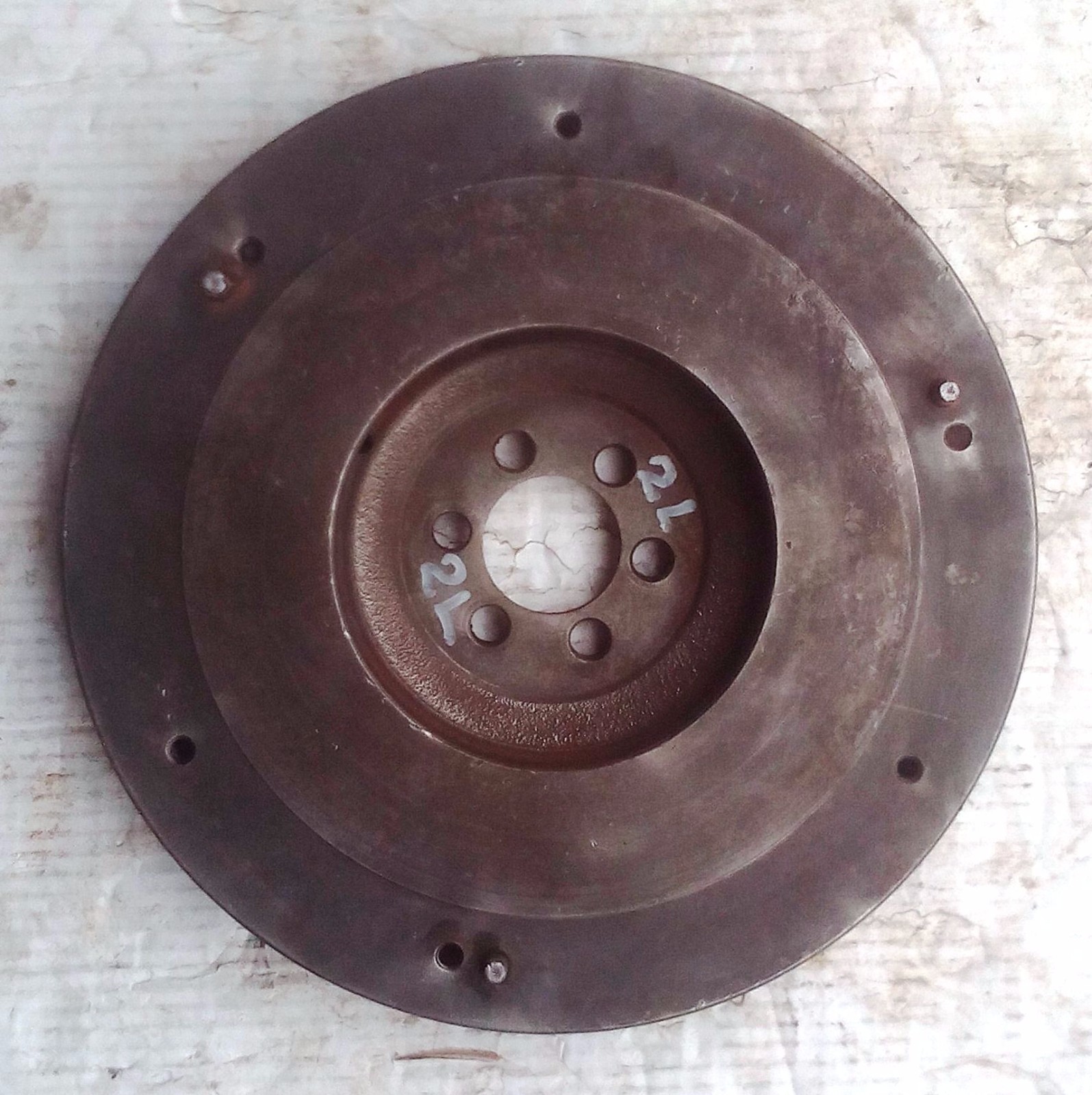 JDM TOYOTA 2L OLD MODEL 1987 FLYWHEEL ATTACHED WITH 6 BOLTS TO THE