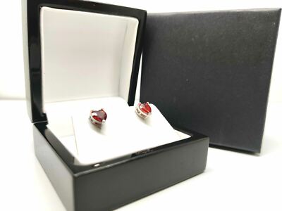 Ohrstecker Weißgold-Finish roter Rubin Herzschliff Geschenkbox Geschenkidee 