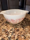 Pink Gooseberry Pyrex 1.5 Pint Cinderella Bowl