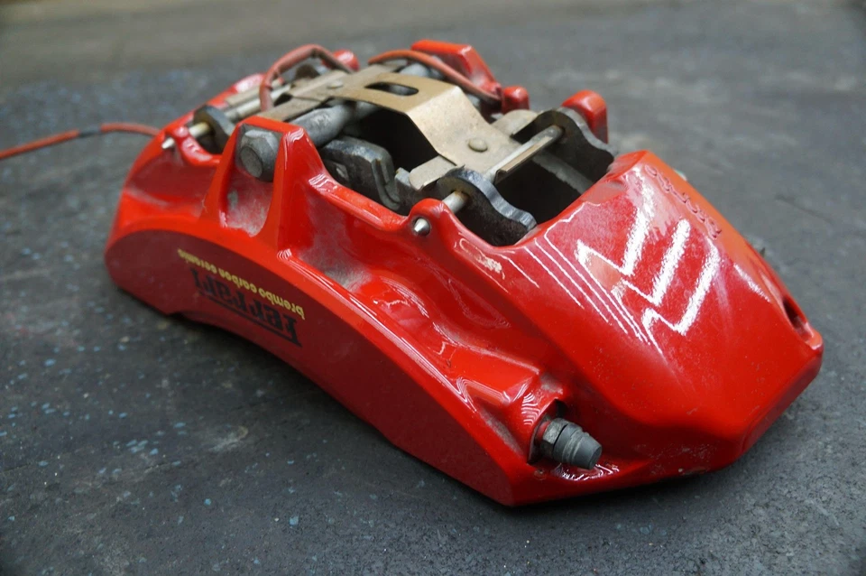 Pinza de freno delantera derecha del lado del pasajero roja 267316 OEM Ferrari FF 2011-16 Foto 2 de 4