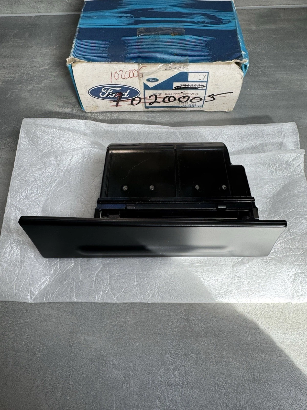 Ford Mondeo MK1 Ashtray Genuine 1020005 Brand New 2