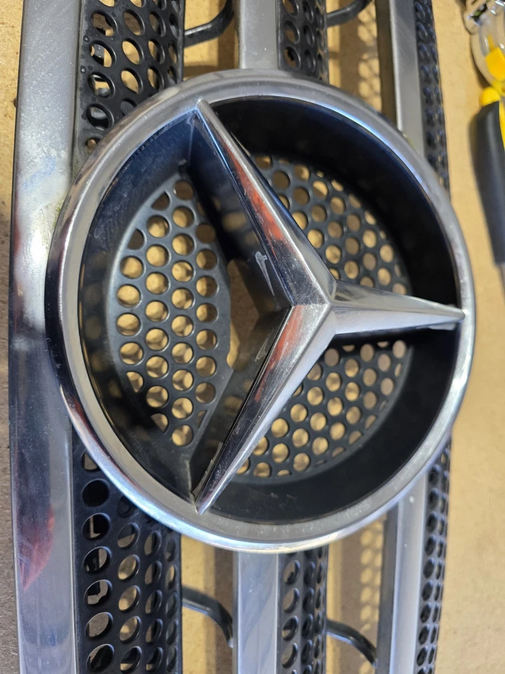 98-05 Mercedes W163 ML500 Front Bumper Radiator Mesh Grille Grill 1638800985 OEM - Image 2 of 4