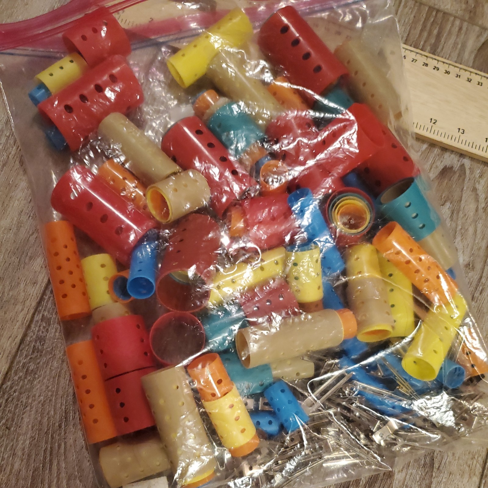 Vtg  Graduated Assorted Sizes Nesting Plastic Hai… - image 1