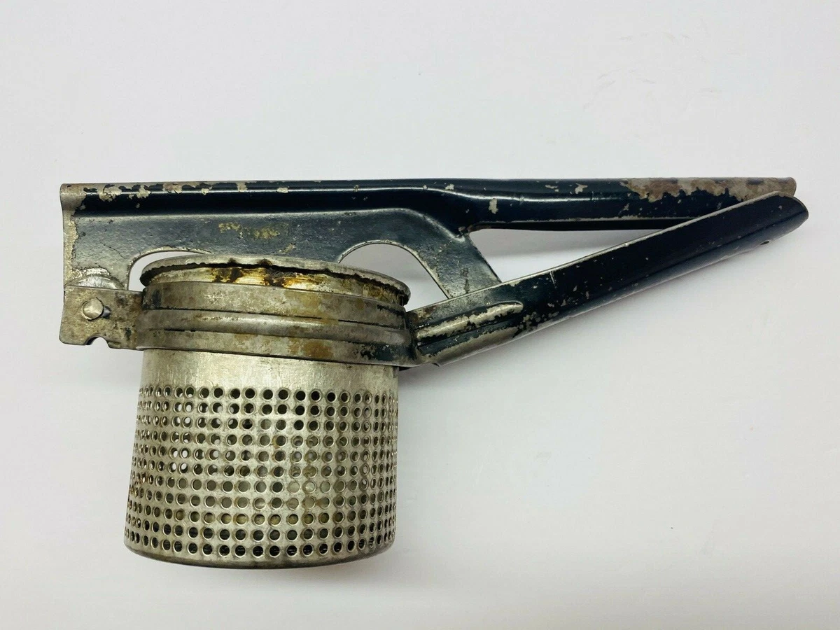 Universal clearance potato masher