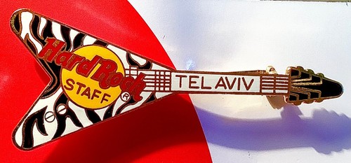 CHITARRA ZEBRATA HARD ROCK CAFE TEL AVIV BIANCO E NERO ANNI '90 ***STAFF*** SPILLA - Foto 1 di 2