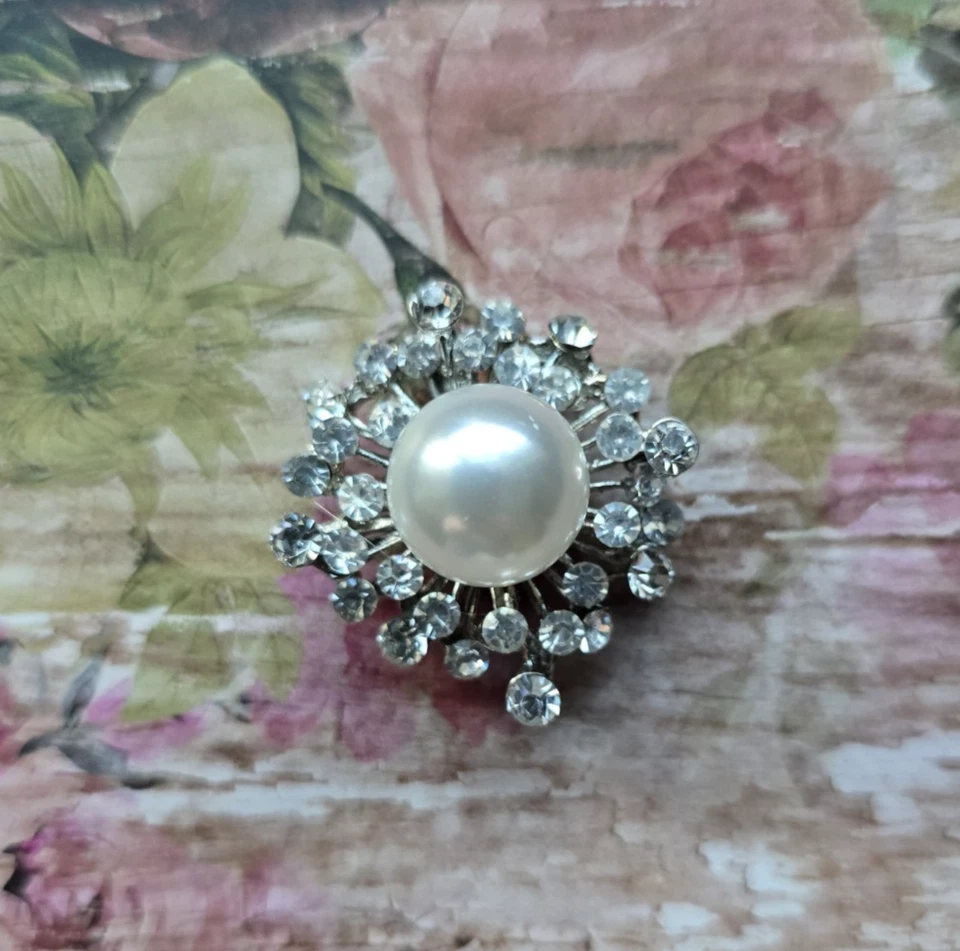 Broche magnético, perla sintética, cristal. Broche ecuestre. Cierre de bufanda magnético. Foto 2 de 4