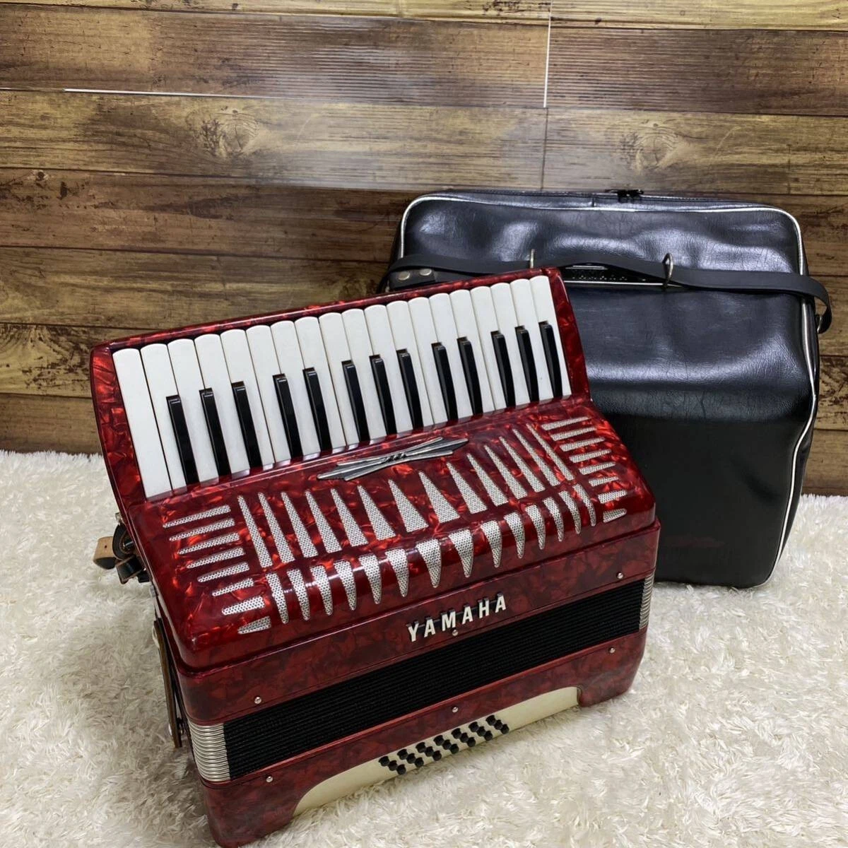YAMAHA Accordion YA-21 Red 32 Keyboard YA21 Bass w/Case From Japan Used