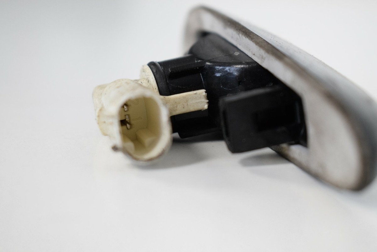 BMW 3 SERIES E90 318i 2009 RHD LEFT SIDE WING INDICATOR LIGHT 