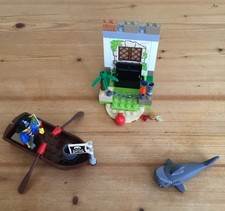 lego juniors pirate treasure hunt set
