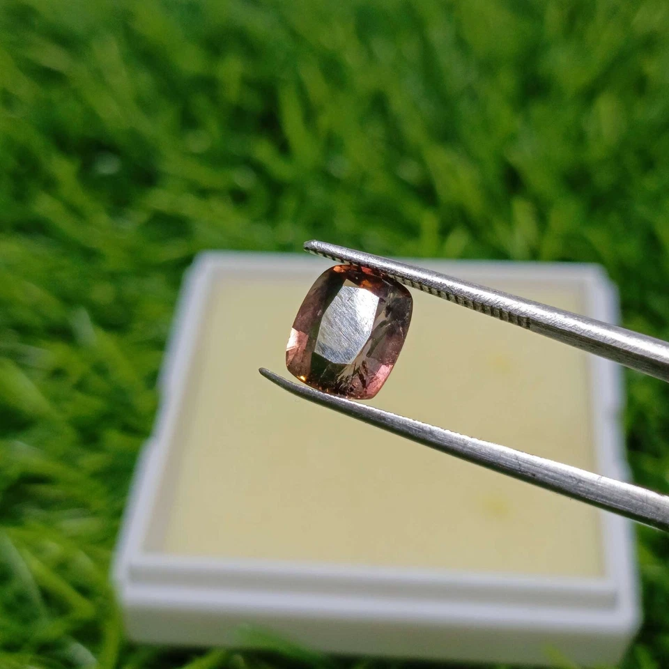 Piedra preciosa de axinita rara corte brillante forma de fusión limpia para ojos de 2,1 quilates Foto 2 de 4