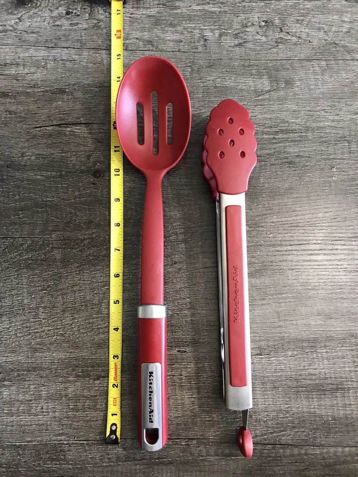 Pinzas y cuchara ranurada KITCHENAID color rojo y acero inoxidable Foto 2 de 4