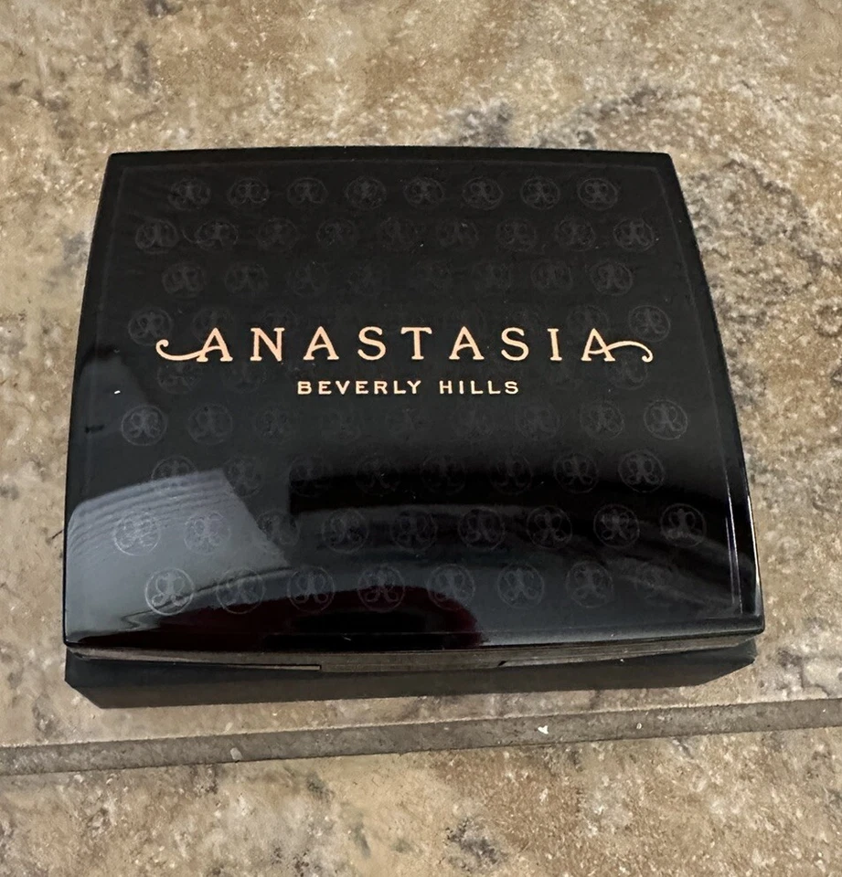 Anastasia Beverly Hills Blush Trio- Berry Adore shades of Blush - Image 2 of 4