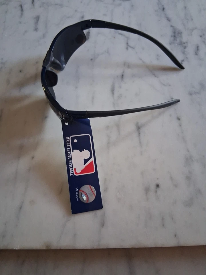 Gafas de sol New York Yankees modelo MLBP 2009 estilo envolvente azul marino, buen estado Foto 4 de 4