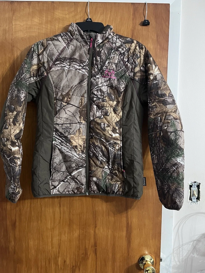 Casaco Realtree Xtra Camo Feminino Tamanho S Peso Médio Zíper Completo com Rosa - Imagem 2 de 4