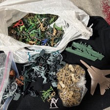 Army Men Toys Soldiers Tanks Military Equipment And Misc Over 150 Pieces