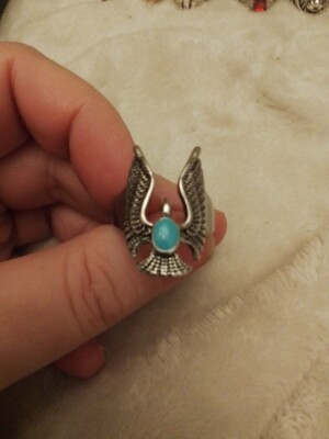 Fliegender Adler Ring aus unbekanntem Metall mit blauem Akzent Gr. UK T und USA 9,5