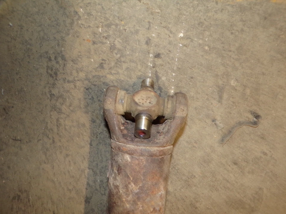 Chevy Silverado 1500 02-06 1999-2007 Avalanche 1500 montaje de eje de transmisión delantero Foto 3 de 4