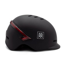 Casco smart con frecce direzionali e luce stop con telecomando bici monopattino